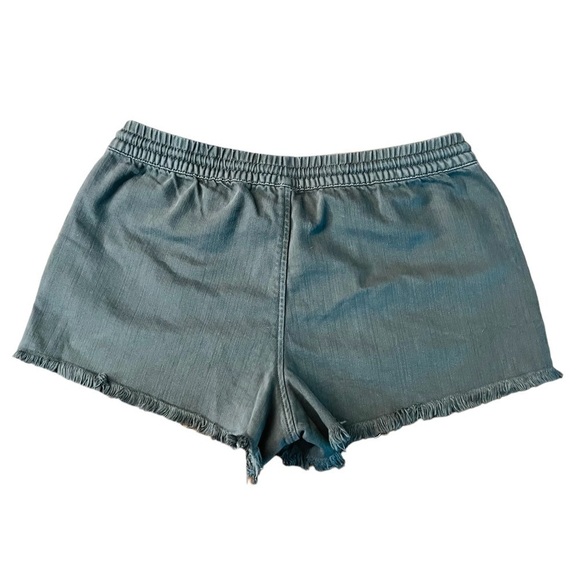 AERIE WOMENS CHALKY GRAY CUTOFF SHORTS SIZE MEDIUM - Picture 2 of 9